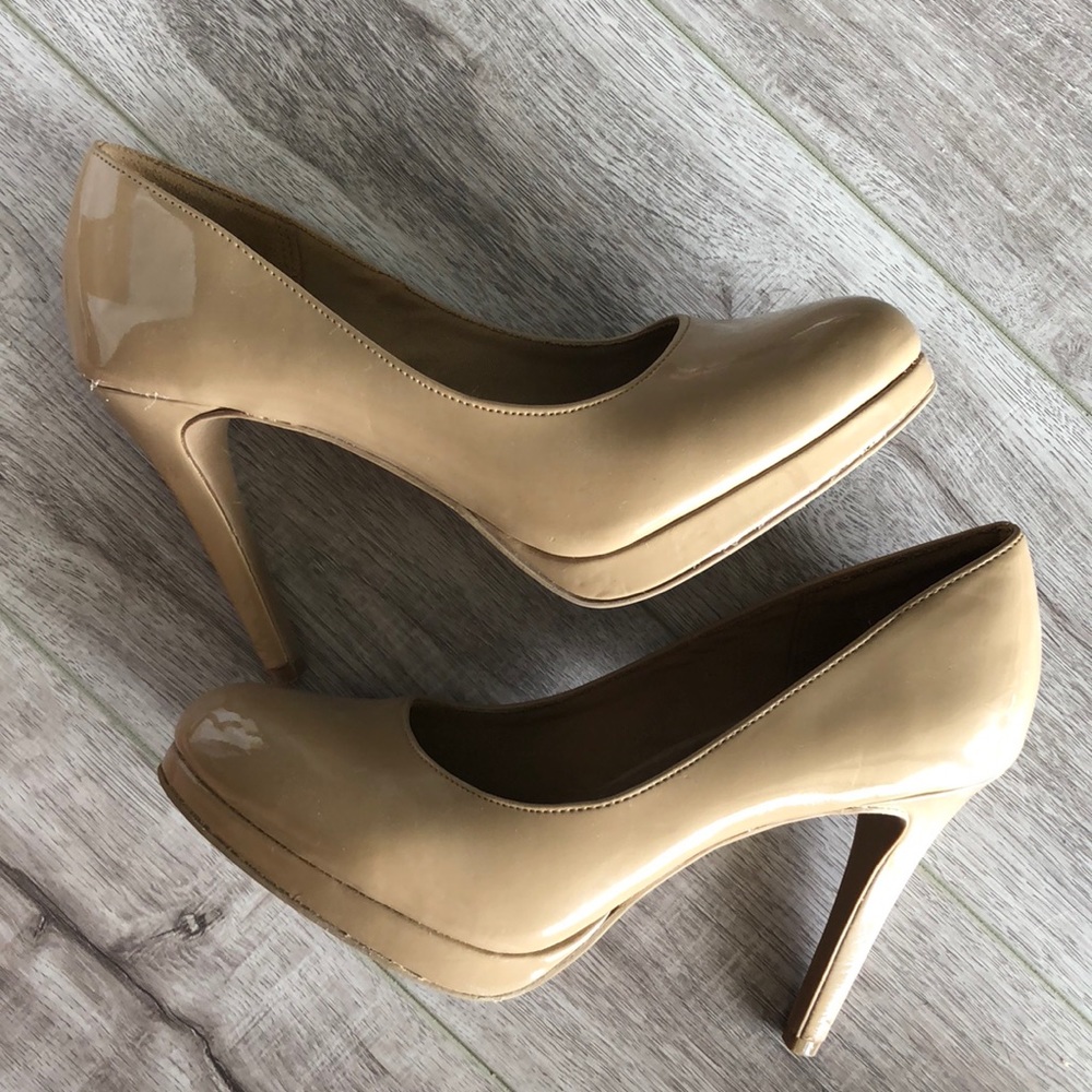 Nude Pumps